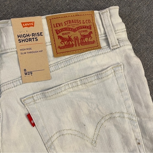 Levi’s High Rise Distressed Shorts NWT - Picture 10 of 10